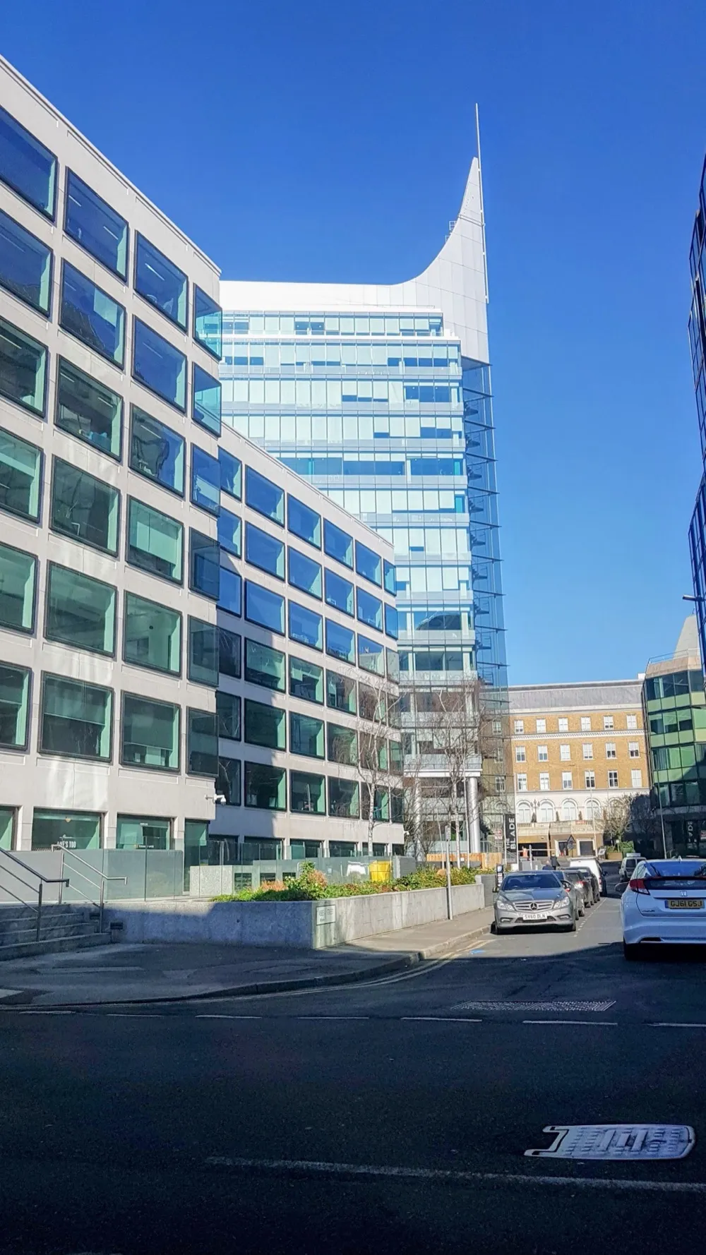 The Blade, Reading — a multi-occupied office building